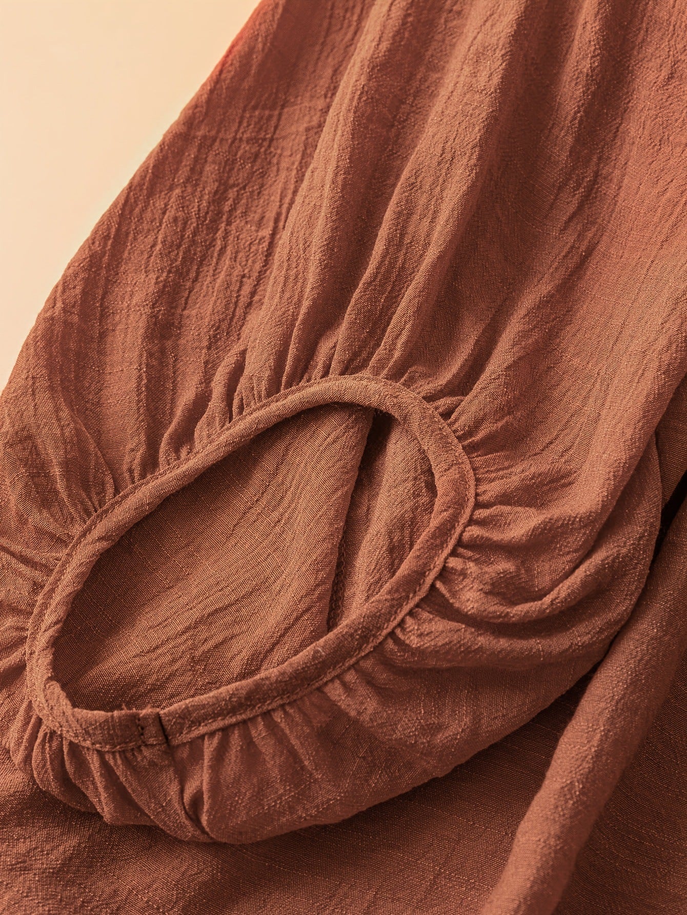 Damen-Shirt aus Baumwoll-Leinen mit V-Ausschnitt in lockerer Passform